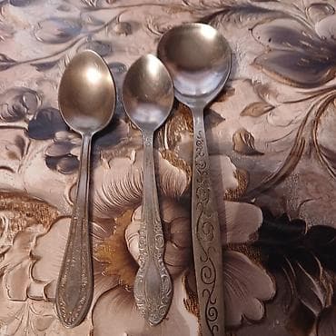 yemek desdi: Qədimi naxışlı metal qaşıqlar dəsti - 3 ədəd: 1 iri yemək qaşığı, 1 — 1