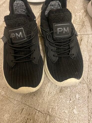 Toy paltarları və aksesuarları: Детская обувь Размер 28 каждая за 10 ман. Могу привести на — 4