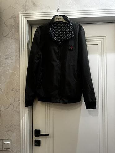 qara jaket: Qadın və kişi geyimləri dəsti ;Her biri 18 manatdır 1) Boz rəngli — 4