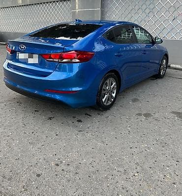 elantra hunday: Mavi rəngdə Hyundai Elantra sedan avtomobili. Avtomobilin ön — 7