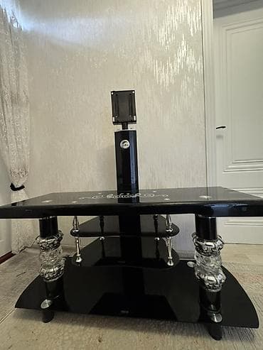 Düz TV altlığı, Polkalı, Şüşəli