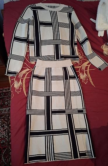 İki hissəli dəst – sviter və ətək - Model: toxunma trikotaj dəst -