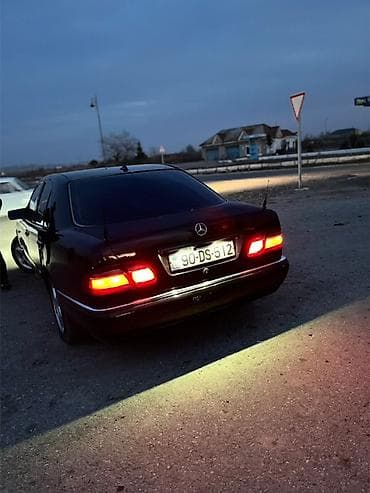 ford fusion diskileri: Mercedes-Benz E 240: 2.4 l | 1998 il Sedan — 5