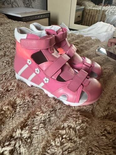 profilaktika üçün ortopedik uşaq ayaqqabıları: Uşaq üçün ortopedik sandal - Rəng: çəhrayı, ağ detallar - Model — 1