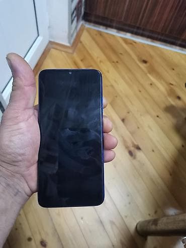 herbi telefon: Mavi rəngli smartfon - Ekran: ön hissədə damla tipli ön kamera kəsiyi — 4