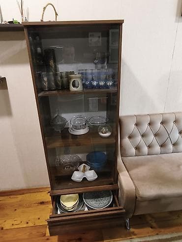 metbex skafi: Şüşəli dolab vitrini — 2