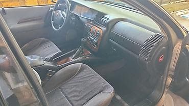 b class: Opel Omega B sedan - Kuzov: 4 qapılı sedan, gümüşü rəng - Mühərrik və — 6