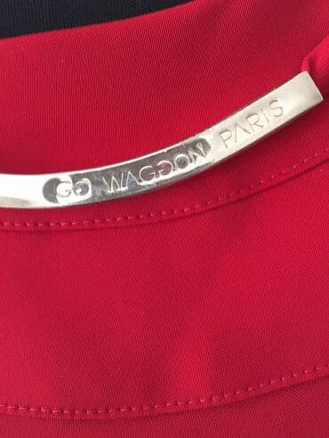 mat dodaq boyalari: Платье красивого красного цвета на красной подкладке. Французская — 2