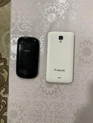 telofonar: Iki telefon birlikdə. 1) Nokia Asha 200 seriyası tipli düyməli — 4