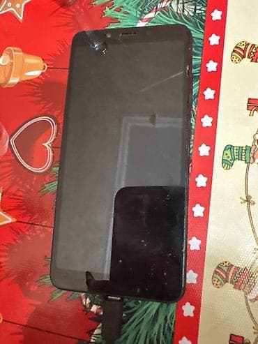 duymə kamera: Qara rəngli smartfon - Ekran: təxminən 5–5.5 düym, ön kameraya və — 1