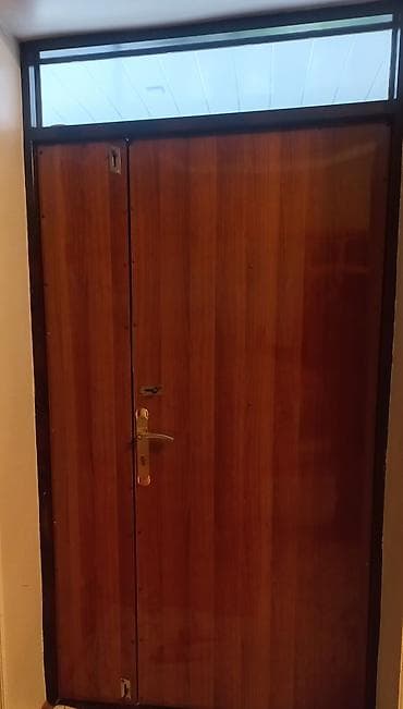 2 çi el: Metal giriş qapısı – ikiqanadlı, üst hissədə işıqlandırma üçün şüşə — 3