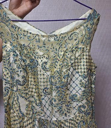 Zərif gecə paltarı 1 defe geyinilib. tezeden sechilmir. 25 azn