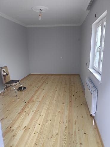 blue city evler: Satılır: Həyət evi - 1 mərtəbəli, mavi rəngli fasadlı və girişdə — 9