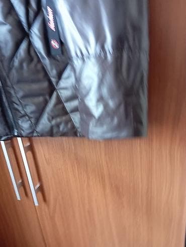 sederek paltolar: Qadıncun kapüşonlu kutrka gara rengde, 2defe geyinilibcox — 3