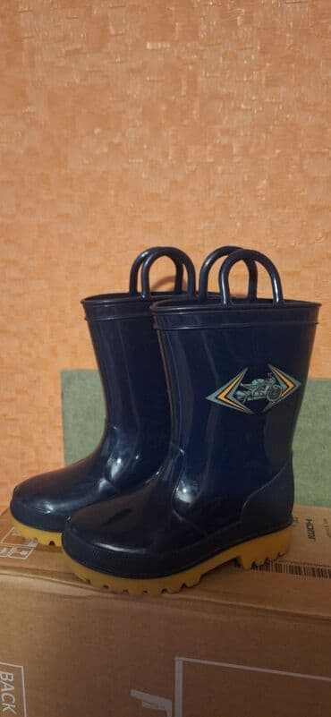 sukeçirməyən uşaq əlcəkləri: Uşaq üçün yağış çəkməsi - Rəng: tünd göy gövdə, sarı rezin altlıq - — 1