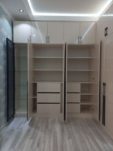 işlenmiş dolab: Künc dolab, Yataq otağı üçün, Paltar üçün, Açılan, Korpuslu, 6 qapı — 5