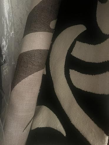 Qara-ağ naxışlı qalin xalça
Ölçü: 2 nin 3 e. 70 azn