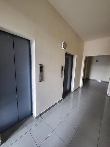 Kirayə mənzillər: Abu Arenanın binasında 3 otaqlı menzil.157 kv.2 sanuzeli var.Merkəzi — 6