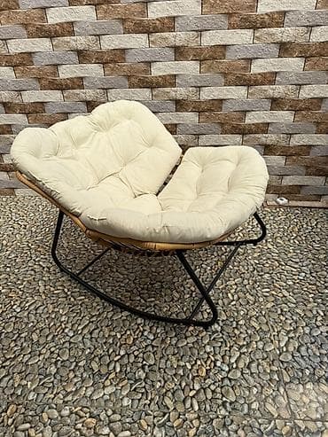 Rattan İkili yelləncək kreslo – yumşaq krem rəngli yastıqla, bag evi