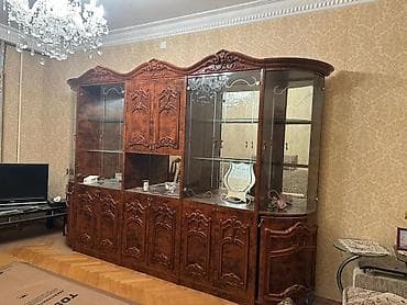 qoz sekili: Klassik üslubda iri qonaq otağı stenkası/vitrin komplekti — 1