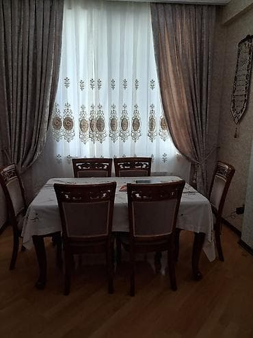 divan desti: Klassik üslubda qonaq otağı mebel dəsti Tərkibi: - Vitrin şkaf: şüşə — 4