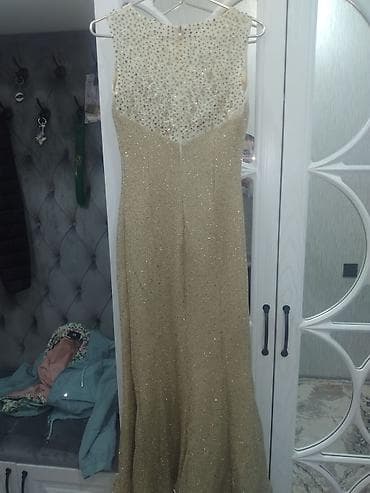 Lady sarmdan baha alinib 50 manata satilir — 2