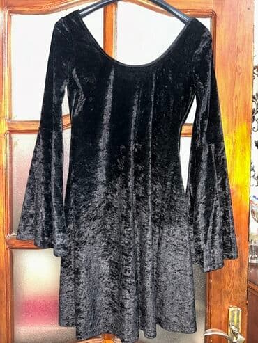 Ziyafət donları: Qara məxmər don - Parlaq teksturalı, yumşaq məxmər parçadan. - — 1