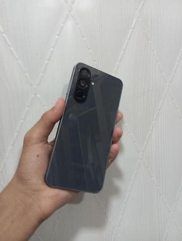 Мобильные телефоны и аксессуары: Samsung Galaxy A56 5G, 128 ГБ, цвет - Серый — 1