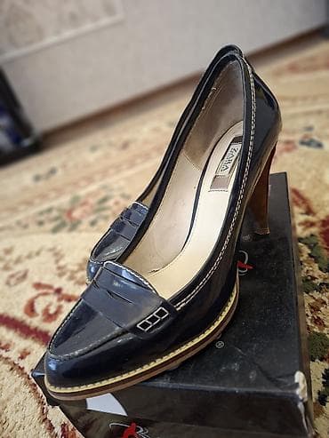 ağ mokasinlər: Zara Basic qadın tünd göy (lacivərt) laklı dəri tuflilər - Model — 1
