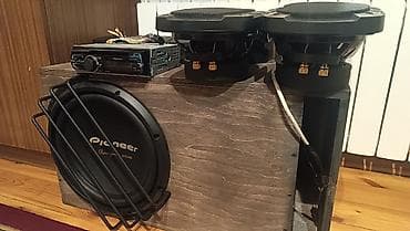 Магнитолы: Pioneer 5450 disk yerisi 10 manat xərci var 4 tülpan çıxş yer işleyir — 1