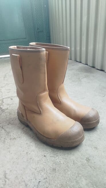 Dəri işçi çəkmələri - Model: slip-on, baldıracan hündürlükdə -