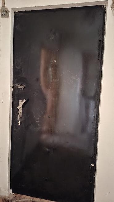 modern qapilar: Metall giriş qapısı - Material: polad/metal səth, qara rəngdə boya — 2