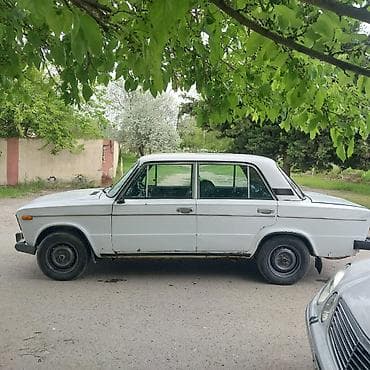 VAZ 2106, ağ rəngli sedan - Kuzov: 4 qapılı, klassik “altılıq”