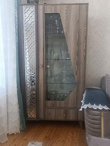 Оборудование для производства: Стеклянная витрина-шкаф, Б/у — 1