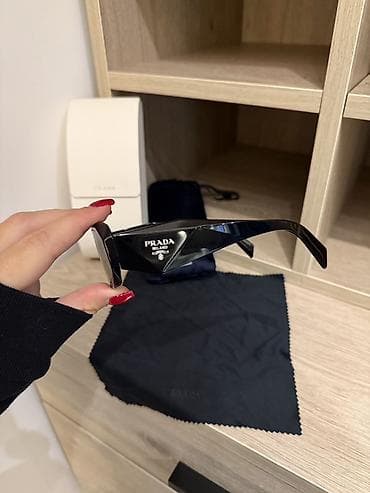 Eynəklər: Original Prada gün eynəyi. Avropadan alınıb. Qara rəngdədir, əla — 2