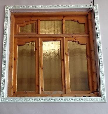 2 Ədəd Taxta pəncərə çərçivəsi və bəzəkli haşiyə - Material: Təbii