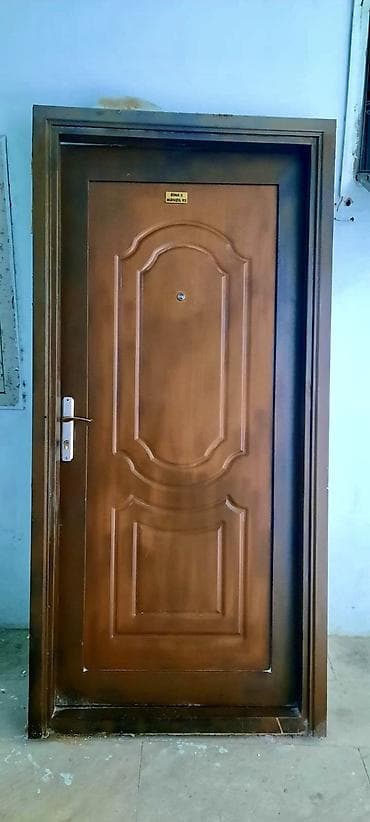 skaf: Ağ rəngli qonaq otağı dəsti Tərkib: - TV stendi: dairəvi arxa paneli — 1