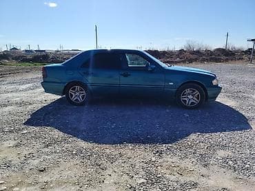 mercedes b class: Mercedes-Benz 220: 2.2 l | 1998 il Sedan — 8