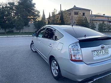 Avtomobil alışı: Toyota Prius (2-ci nəsil) hibrid hetçbek Xüsusiyyətlər: - Hibrid — 5