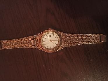 saat apple: Metallik qızılı rəngdə, relyef naxışlı korpus və breloku olan klassik — 4