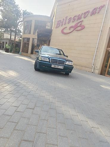 kros moto: Mercedes-Benz 240: 2.4 l | 1998 il Sedan — 4