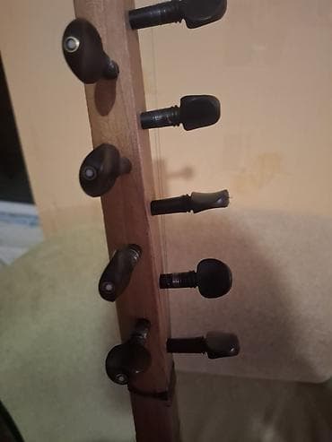 saz aparatlari: Elektrik saz – elektroakustik modifikasiya - Korpus: ağacdan — 4