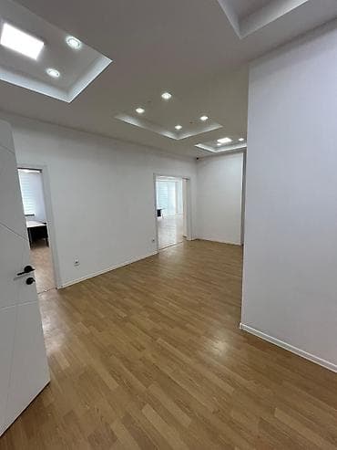 kiray: Nərimanov heykəlinin yanı. İsmayıl Qutqaşınlı küçəsində, Altes Plazada — 9