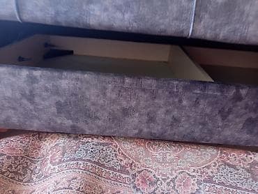 işlenmiş xalca: Boz rəngli, üçoturacaqlı yumşaq divan - Material: Yumşaq toxumalı — 2