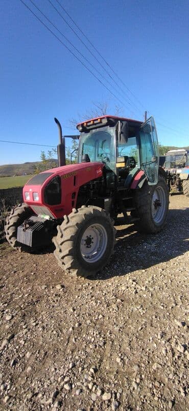Belarus 1523 traktor - Rəng: qırmızı, tam kabinli - Güclü ön çəkidə