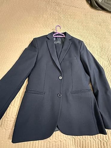 Kişi geyimləri: Təmiz və səliqəli qalıb. Uyğun kalustuk hədiyyə veriləcək. Yaz payız — 3