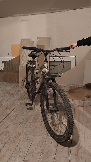 Şəhər/dağ velosipedi 26-lıq Xüsusiyyətlər: - Alüminium tipli çərçivə