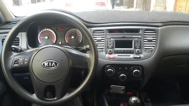 Kia rio 2005-2011 maqnitolası. Qırmızı işıqlanma. İşləmir amma