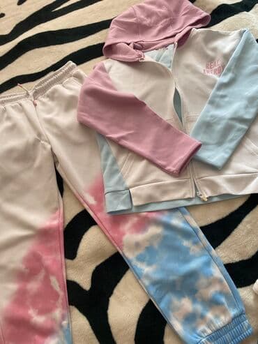 Pencəklər: Zara’dan alinib, 1 sezon geyinilib, tep teze qalir. 80azn alınmışdi — 2