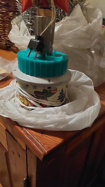 Elektriklə işləyən fırlanan bayram ağacı dayağı - Şəbəkəyə qoşulan